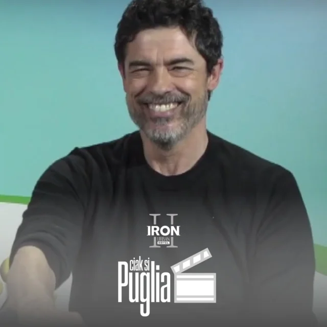🎬 𝐈 𝐂𝐚𝐬𝐢 𝐝𝐞𝐥𝐥’𝐀𝐯𝐯𝐨𝐜𝐚𝐭𝐨 𝐆𝐮𝐞𝐫𝐫𝐢𝐞𝐫𝐢
Tratto dagli omonimi romanzi di Gianrico Carofiglio, I Casi dell’Avvocato Guerrieri è una fiction Rai i cui nuovi episodi andranno in onda durante l'autunno. Le riprese si sono svolte principalmente sul lungomare, in alcuni locali del centro cittadino e nel parco 2 Giugno.

Vieni a scoprire, e riscoprire, la nostra regione attraverso lo sguardo da cinefilo seguendo la nostra rubrica dedicata a film e serie tv girate in Puglia.

📌 Via Ettore Carafa, 20 - Bari 70124
📞 Tel. +39 080 556 36 33
✉️ residence@modernobari.com
🌐 www.residencemoderno.com

#Puglia #CinemaInPuglia #alessandrogassman #carofiglio #icasidellavvocatoguirreri #FilmPugliese #Cinefilo #iron #rhm